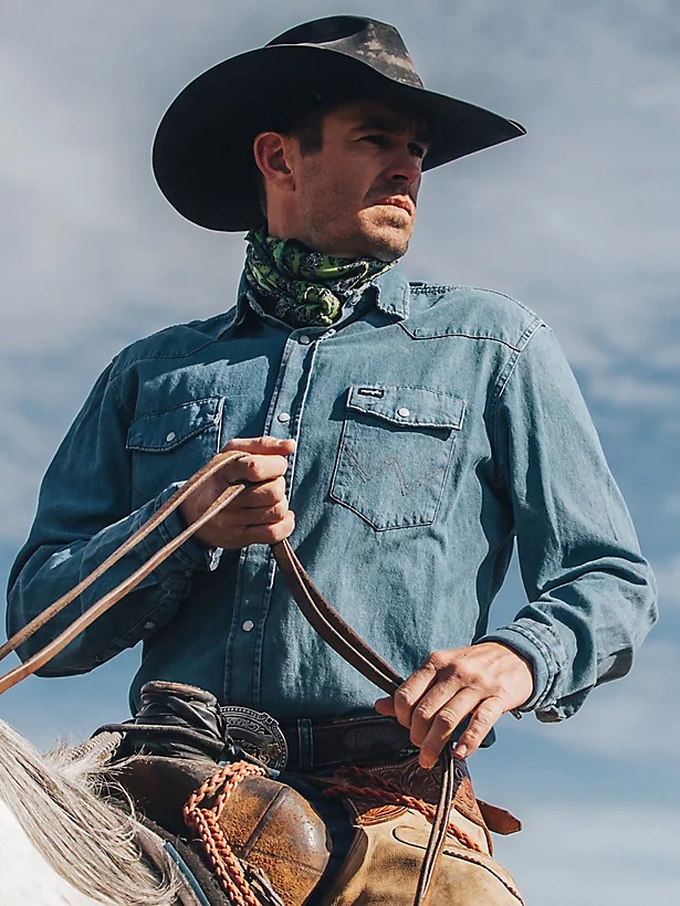 Wrangler® Cowboy Cut® 701 STONEWASH Denim Shirt [Стираная рубашка деним / длинный рукав]